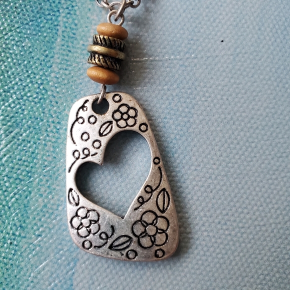 Lia Sophia Love & Peace Necklace - Picture 5 of 9